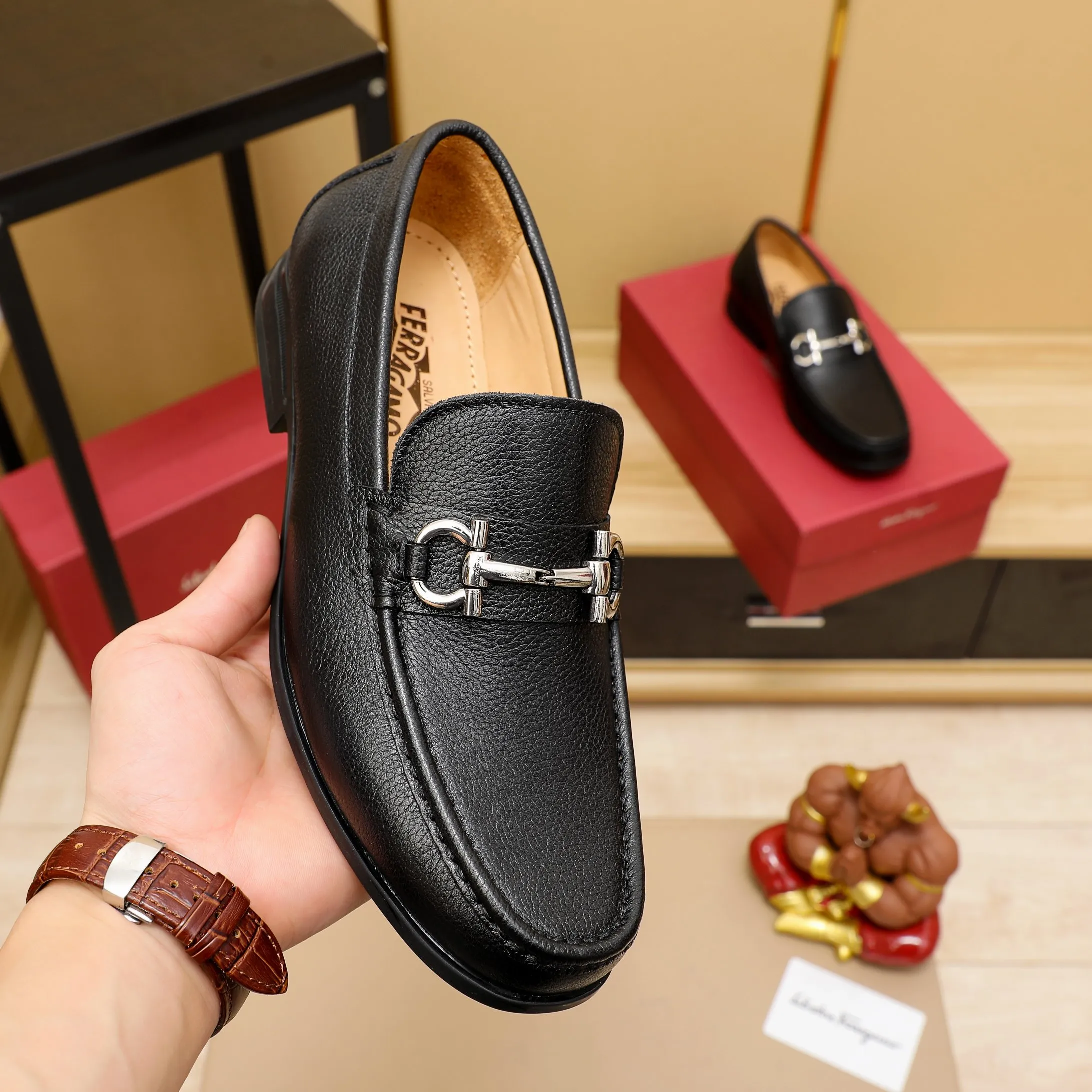 Men's clothing and shoes 💰460 🔥Ferragamo's new men's casual slip-on shoes🇨🇳Official website original 1:1 mold opening, original quality💯Fine workmanship, high-end luxury☘The upper is made of imported Italian first-layer cowhide🌴Luxury🐂leather lining🍓Rubber wear-resistant and non-slip outsole, breathable and comfortable to wear🍍The first choice for high-end men, black, size 38-45